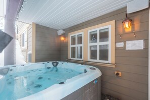 Interior - Modern 2 bedroom ground level suite w/ private hot tub, laundry, BBQ (Vernon)