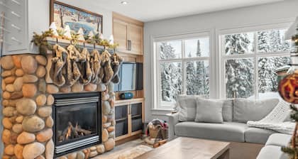 Modern 2 bedroom ground level suite w/ private hot tub, laundry