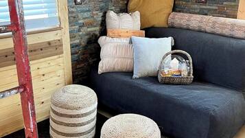 Smart TV, table tennis