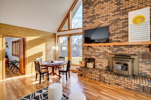Dining - All-Season Lodge 40 Acres: Walk to Elkhart Lake! (Elkhart Lake)