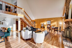 TV, fireplace, books - All-Season Lodge 40 Acres: Walk to Elkhart Lake! (Elkhart Lake)