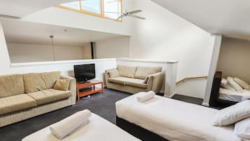 4 bedrooms, bed sheets