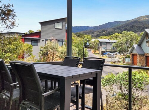 Tomarlin Views 1 - Woodridge