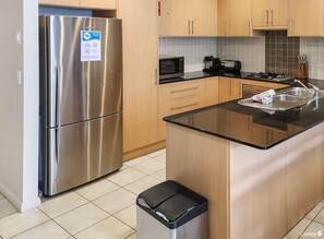 Coffee/tea maker, cookware/dishes/utensils, dining tables