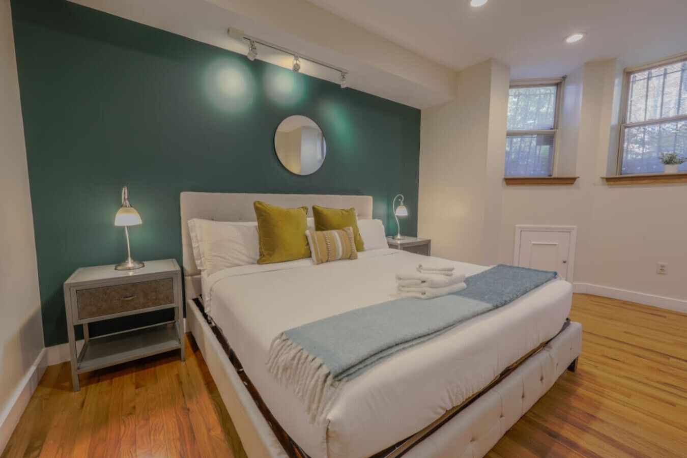 Bureau, fer et planche à repasser, Wi-Fi, draps fournis