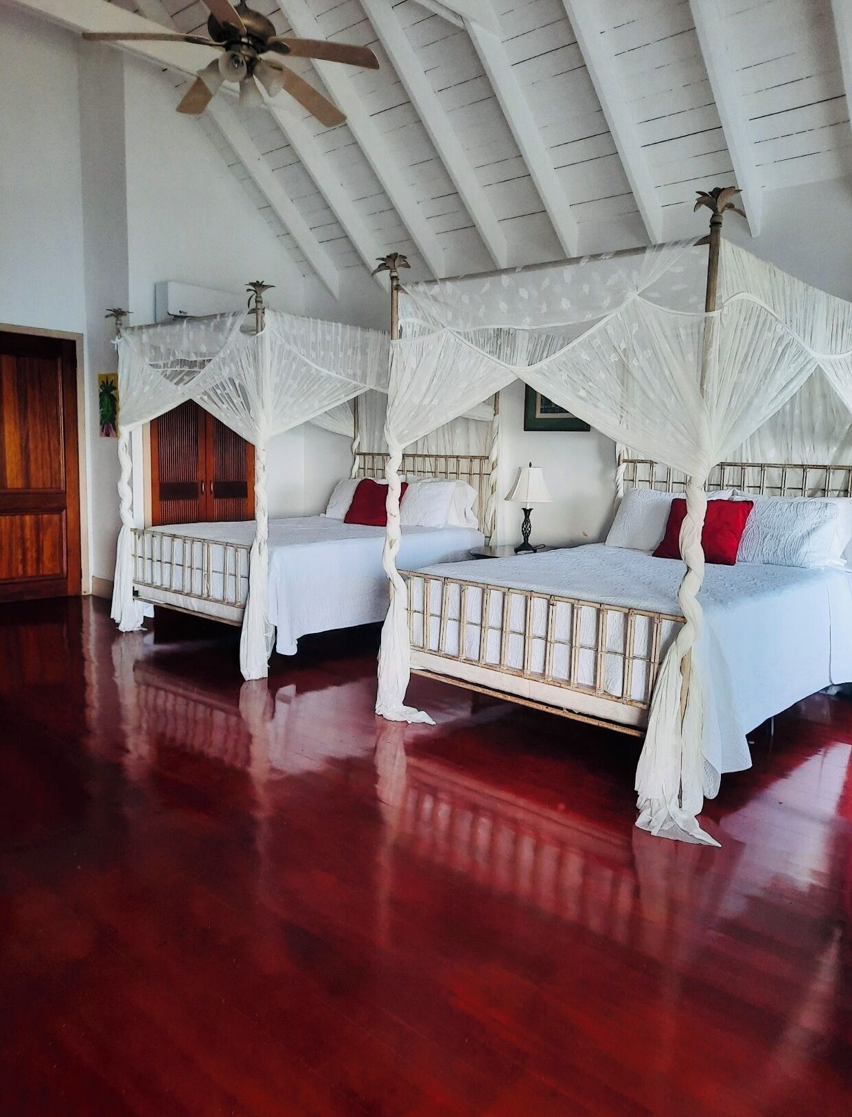 Tabla de planchar con plancha y wifi gratis 