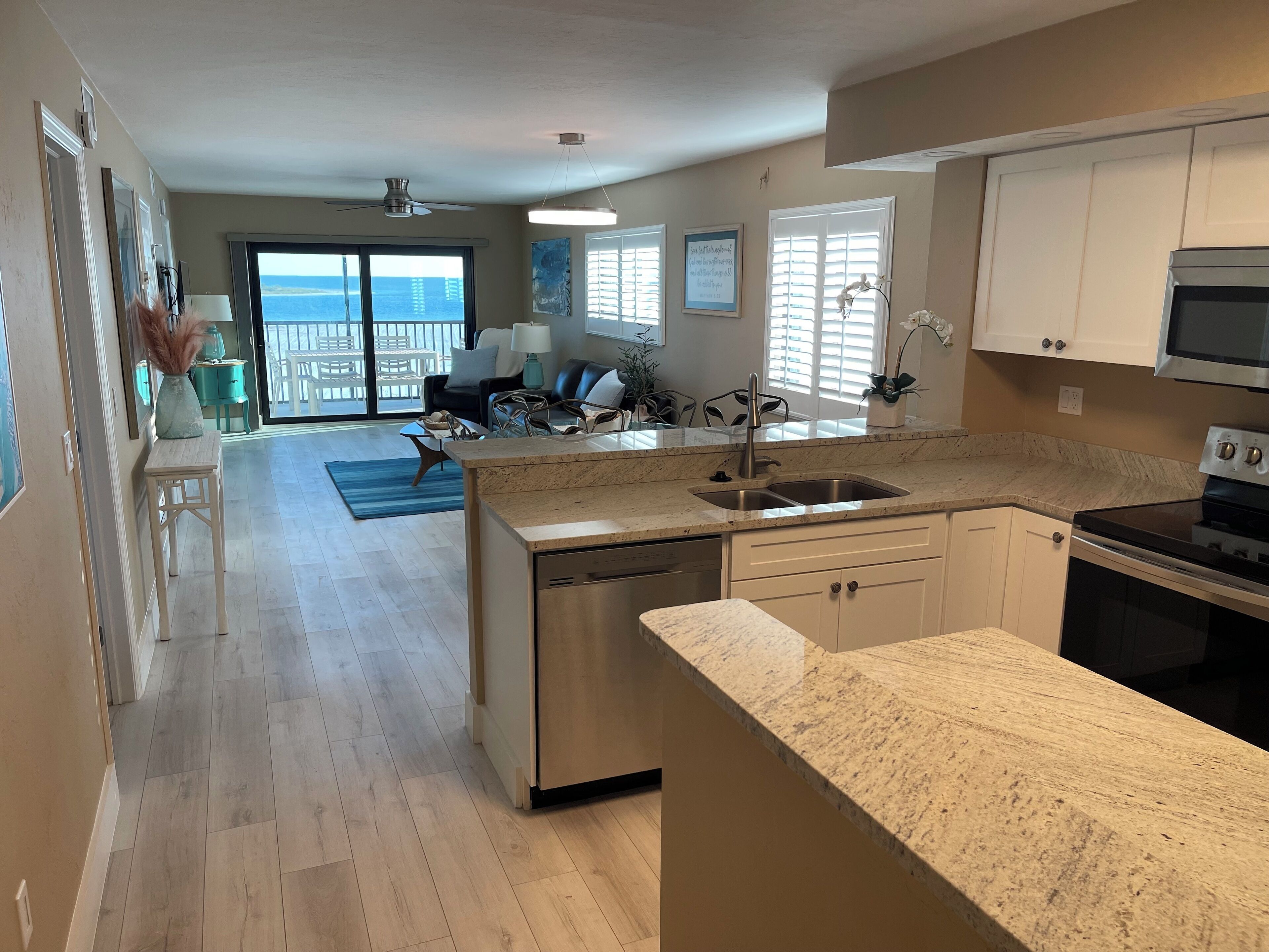 Mikrowelle, Ofen, Herdplatte, Geschirrspüler