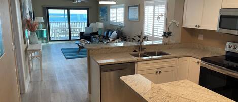 Mikrowelle, Ofen, Herdplatte, Geschirrspüler