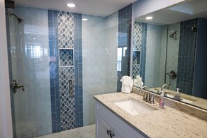 Shower, hair dryer, towels, soap - Panoramic Fort Myers Beachfront Condo - Private Sunset Views (Fort Myers Beach)