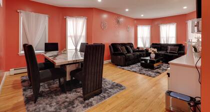 Ski & Explore! Colorful Apt 10 Mi to Dtwn Boston!