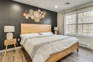 4 bedrooms, iron/ironing board, travel cot, Internet - Ultimate Family Entertainment Hub in the Poconos! (East Stroudsburg)