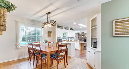 5 Mi to Silver Springs State Pk: Gem w/ Game Room!