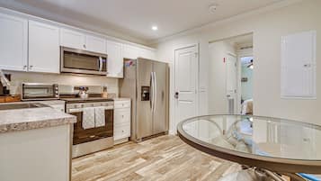 Fridge, microwave, stovetop, dishwasher