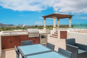 Outdoor dining - Spacious 4-bedroom villa in fantastic Cabo San Lucas with AC (Cabo San Lucas)