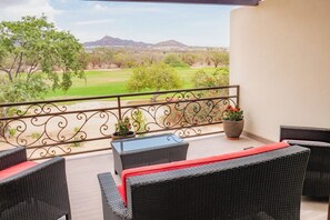 Property grounds - Spacious 4-bedroom villa in fantastic Cabo San Lucas with AC (Cabo San Lucas)