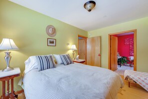 1 bedroom, iron/ironing board, Internet, bed sheets - 2 Mi to Main Street! Cozy Burlington Guest Suite (Burlington)