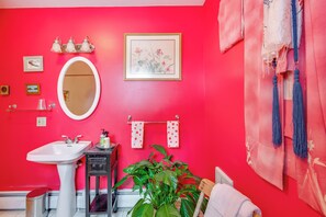 Hair dryer, towels - 2 Mi to Main Street! Cozy Burlington Guest Suite (Burlington)