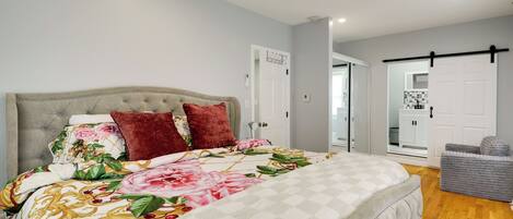 3 makuuhuonetta, silitysrauta/-lauta, internet, vuodevaatteet