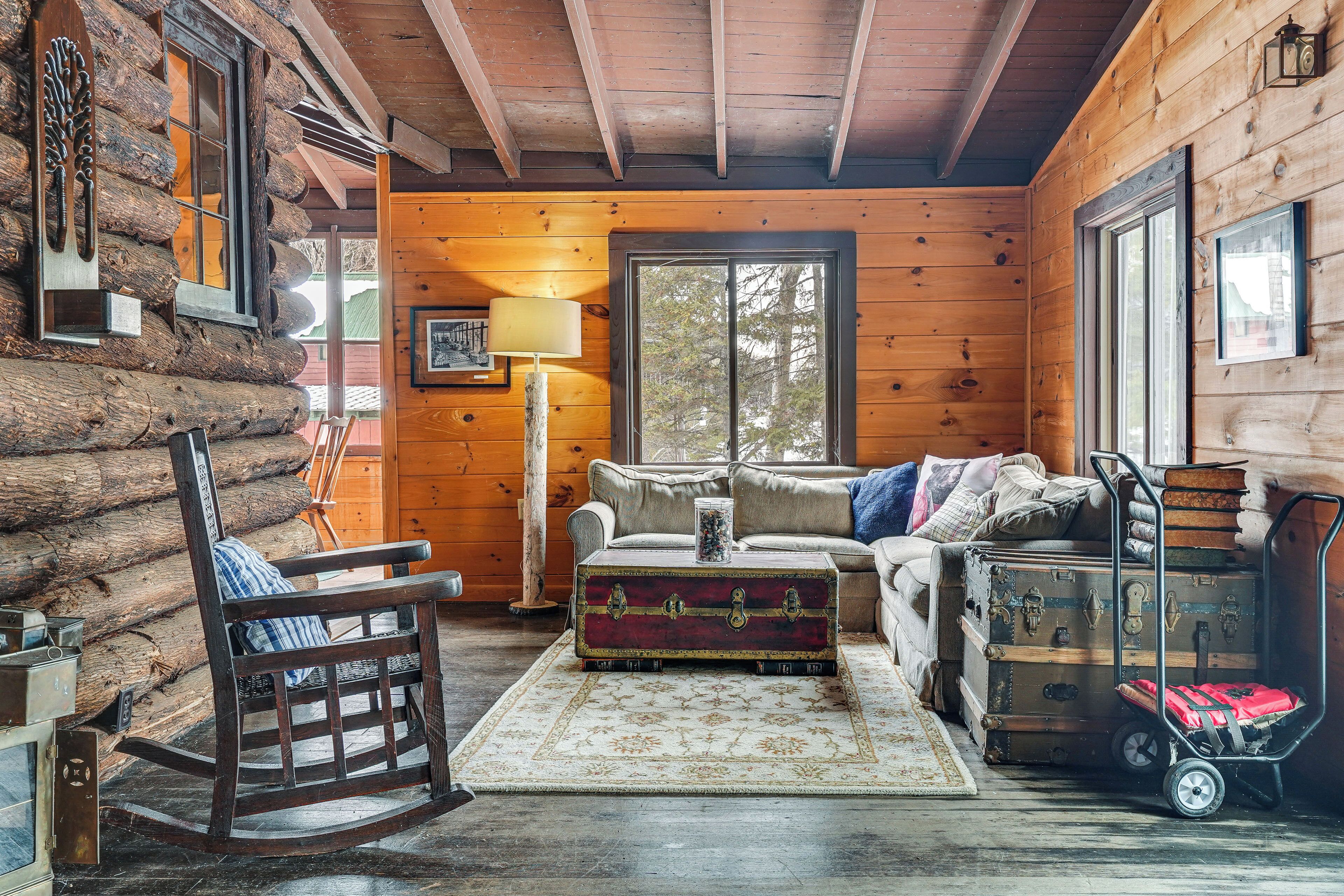 TV, fireplace, books, stereo