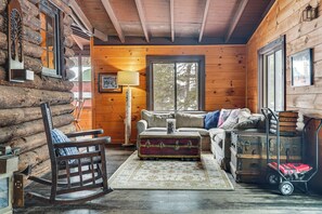 TV, fireplace, books, stereo - Great for Gatherings! Lakefront Ticonderoga Villa (Ticonderoga)