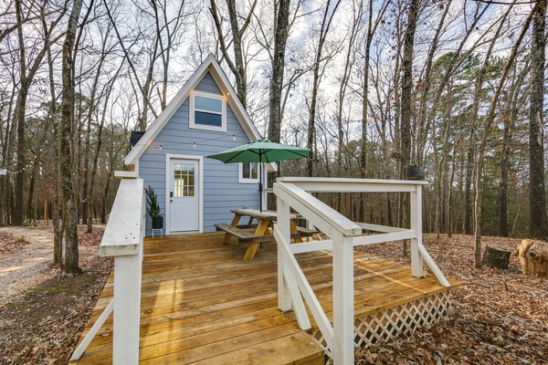 Hawkins Vacation Rental | Studio | 1BA | 650 Sq Ft | 2 Steps to Enter