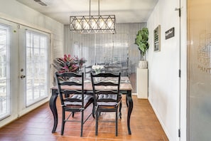 Dining - Furnished Patio! Family-Friendly Tulsa Townhome (Tulsa)