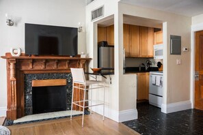 Interior - Bright Back Bay Studio (Boston)