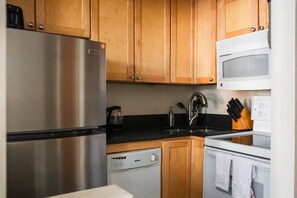 Private kitchen - Bright Back Bay Studio (Boston)