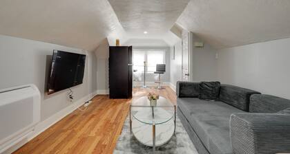 3 Mi to Blue Hills Skiing & Hiking! Couple’s Apt