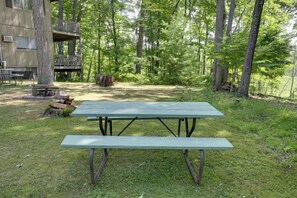 Outdoor dining - George Lake Views & Access! Family Condo By Trails (Rhinelander)