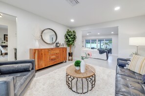 TV, stereo - Luxe Outdoor Space! Elevated Delray Beach Living (Delray Beach)
