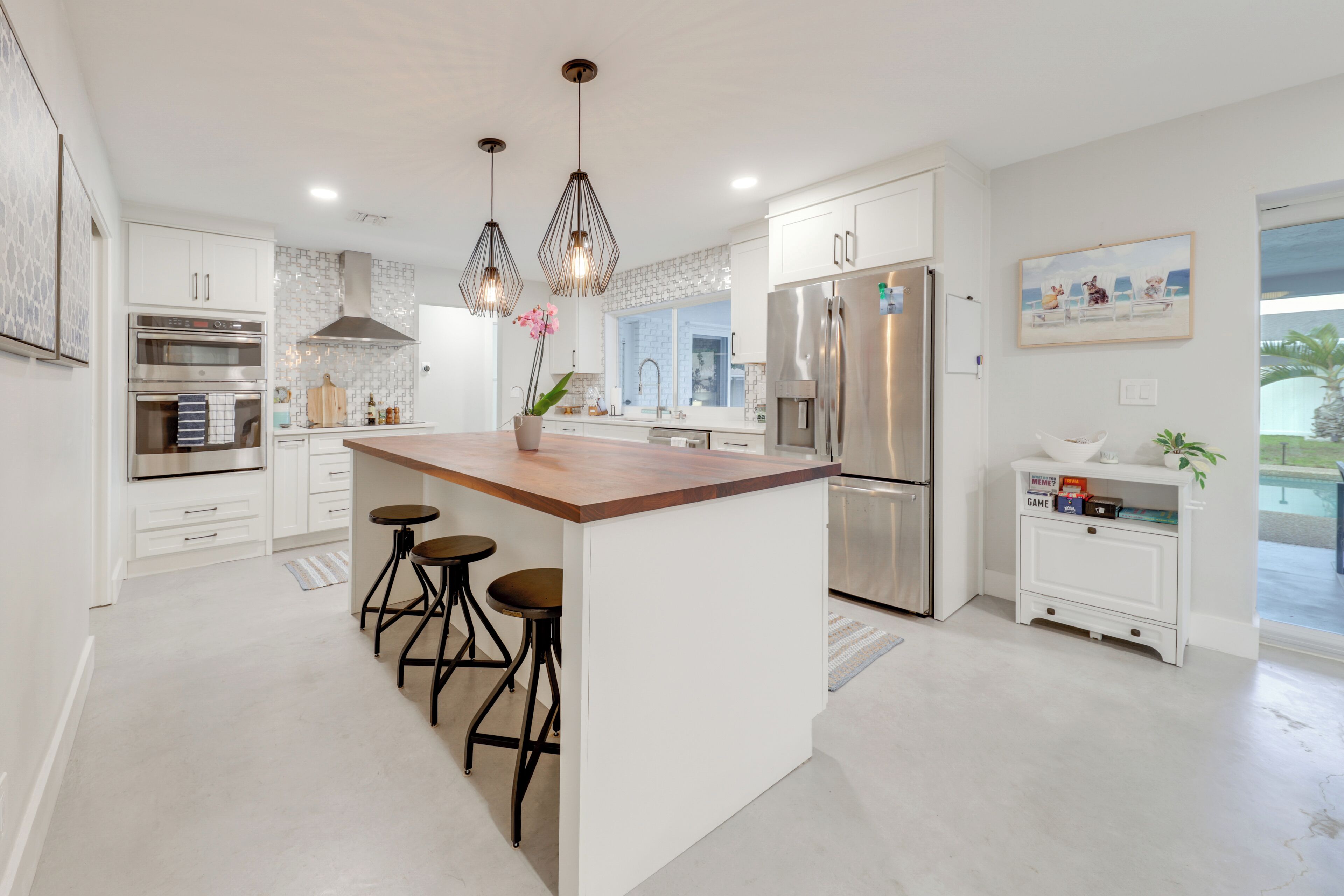 Kühlschrank, Mikrowelle, Herdplatte, Geschirrspüler