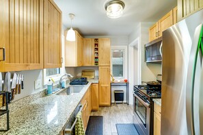 Fridge, microwave, stovetop, dishwasher - Walk to Dtwn Ferndale: Quaint Home w/ Private Yard (Ferndale)
