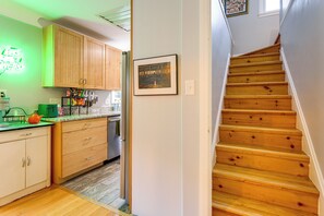 Interior - Walk to Dtwn Ferndale: Quaint Home w/ Private Yard (Ferndale)