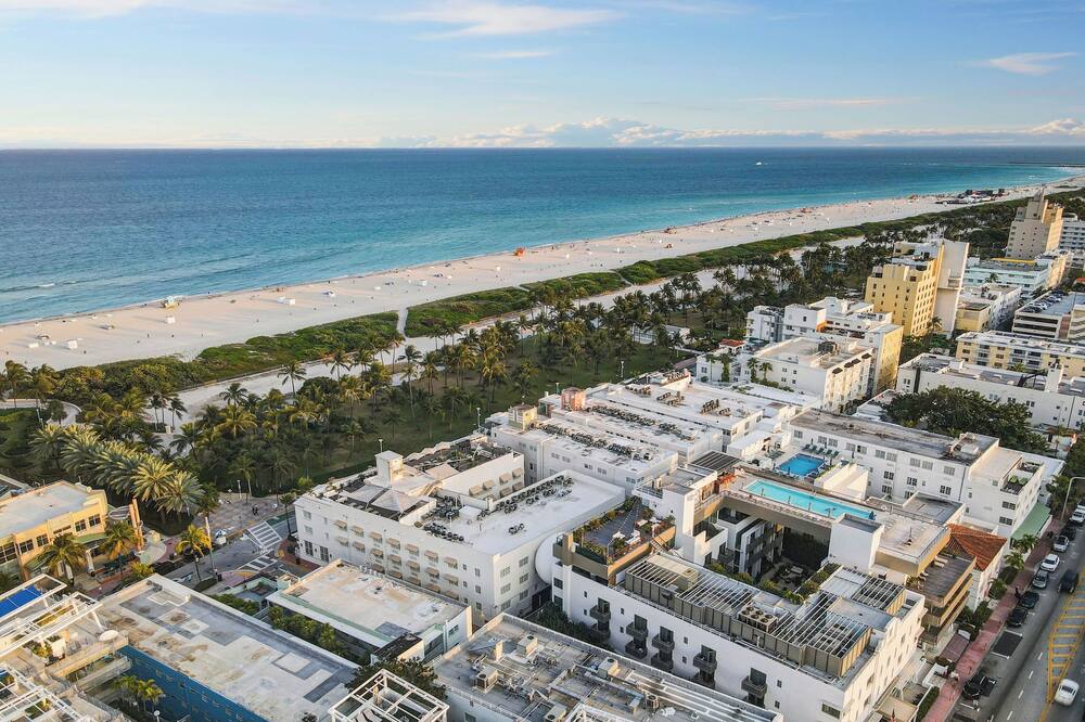 Collins 2 Bedroom with Free Parking by Deco 305