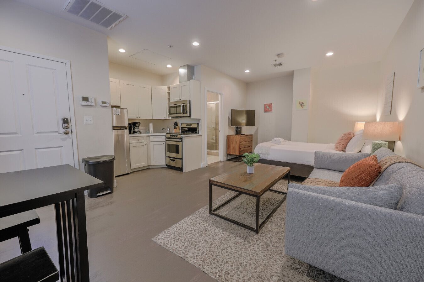 المنشأة من الداخل