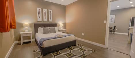 Desk, iron/ironing board, WiFi, bed sheets