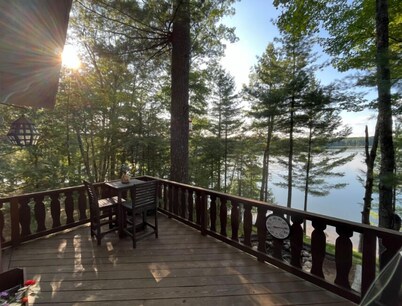 Chalet on the Lake, Fireplace, Washer/Dryer, Snowmobile, ATV, Sleeps 8