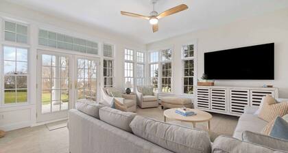 Historic Narragansett Stay with Ocean Access