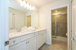 Premium-Stadtwohnung, 5 Schlafzimmer | Badezimmer