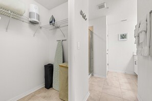 Premium appartement, 3 slaapkamers | Strijkijzer / strijkplank