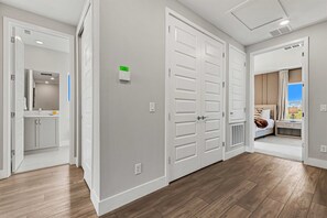 Comfort Townhome, 3 Bedrooms - Modern 3Bd End Unit with Garage & Water View 7904 (Kissimmee)