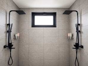 Shower, hair dryer, towels, soap - Private Resort Style Villa in Koyari Pool Volley, Putting Green Near Eagle Beach (Oranjestad)