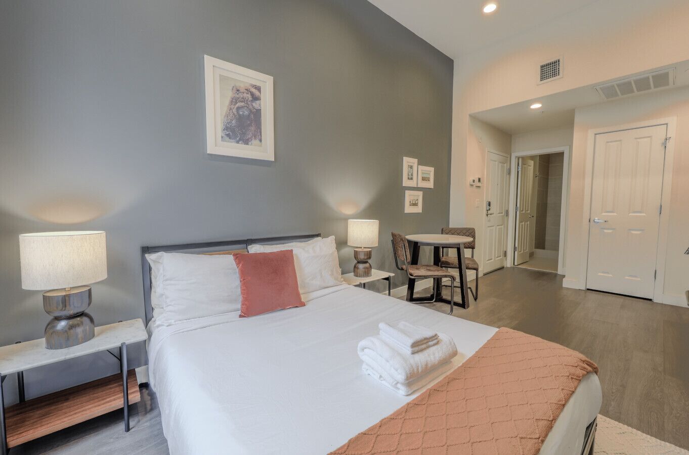 Iron/ironing board, WiFi, bed sheets