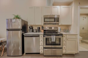 Fridge, microwave, oven, stovetop - Keyless Entry | Laundry in Bldg | Pet Friendly (Boston)