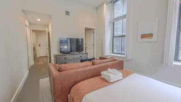 Una scrivania, ferro/asse da stiro, Wi-Fi, lenzuola