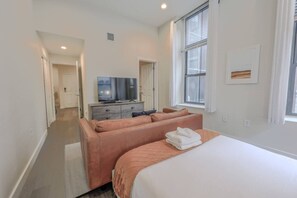 Room - Pet Friendly Studio | Walk to MGH (Boston)