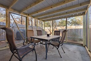 Outdoor dining - Lu's Home Away From Home - Pet Friendly (Jackson)