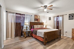 3 bedrooms, desk, iron/ironing board, WiFi - Lu's Home Away From Home - Pet Friendly (Jackson)