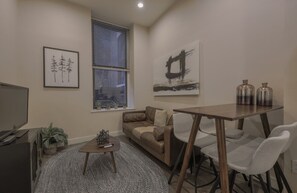 TV - Downtown Loft | Walk Anywhere | Ideal for Nurses! (Boston)